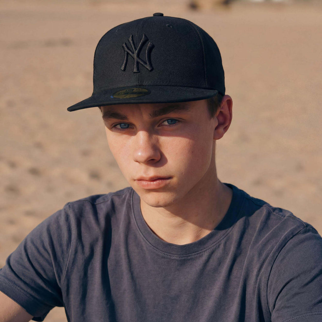 schwarz (male-model James Lavender)