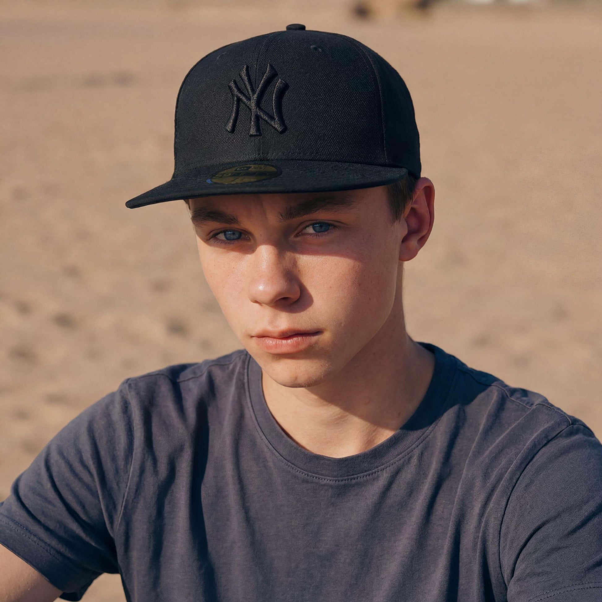 schwarz (male-model James Lavender)