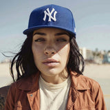 blau (female-model Sabrina Sanchez)