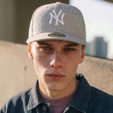 grau-meliert (male-model Pete Delorette)