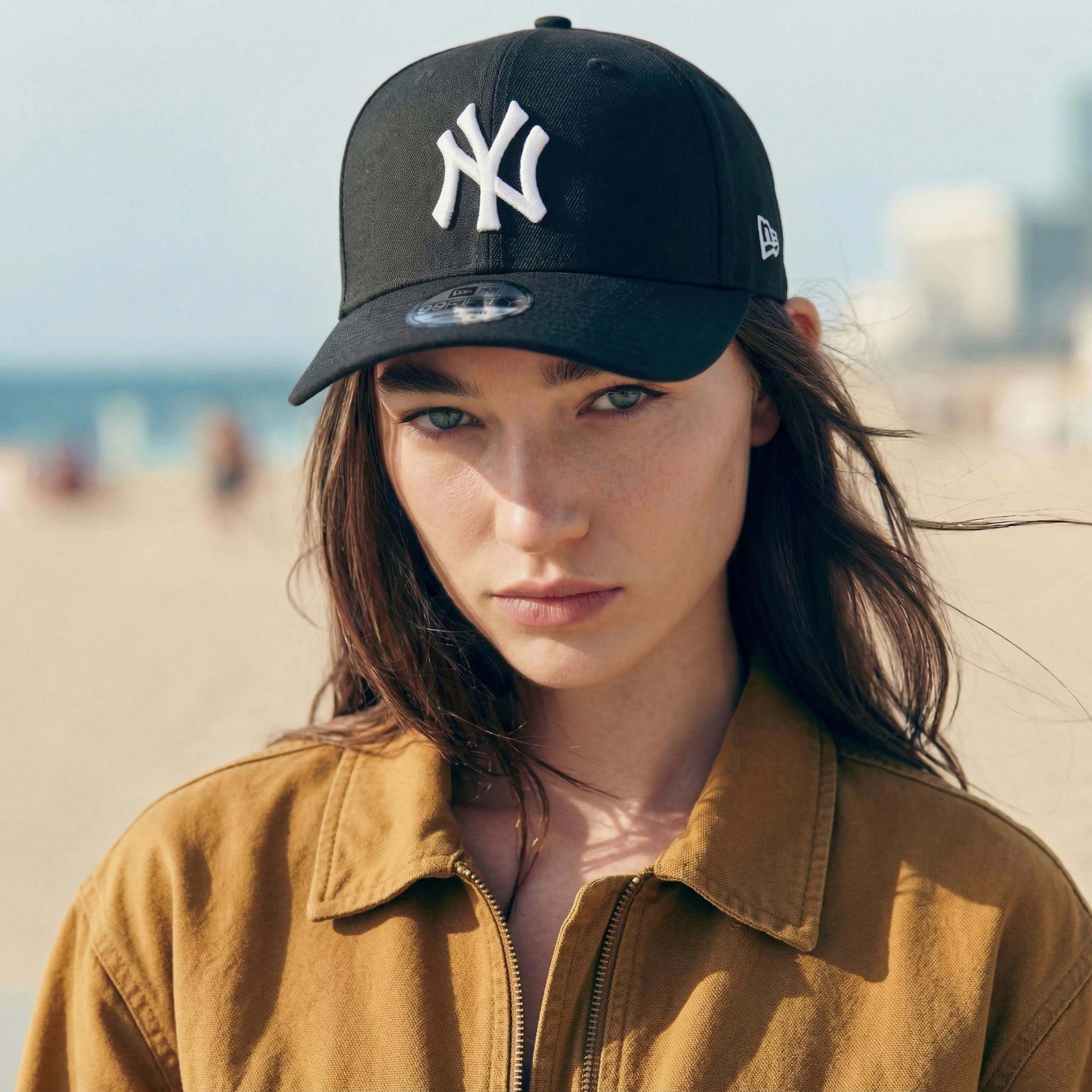 schwarz (female-model)
