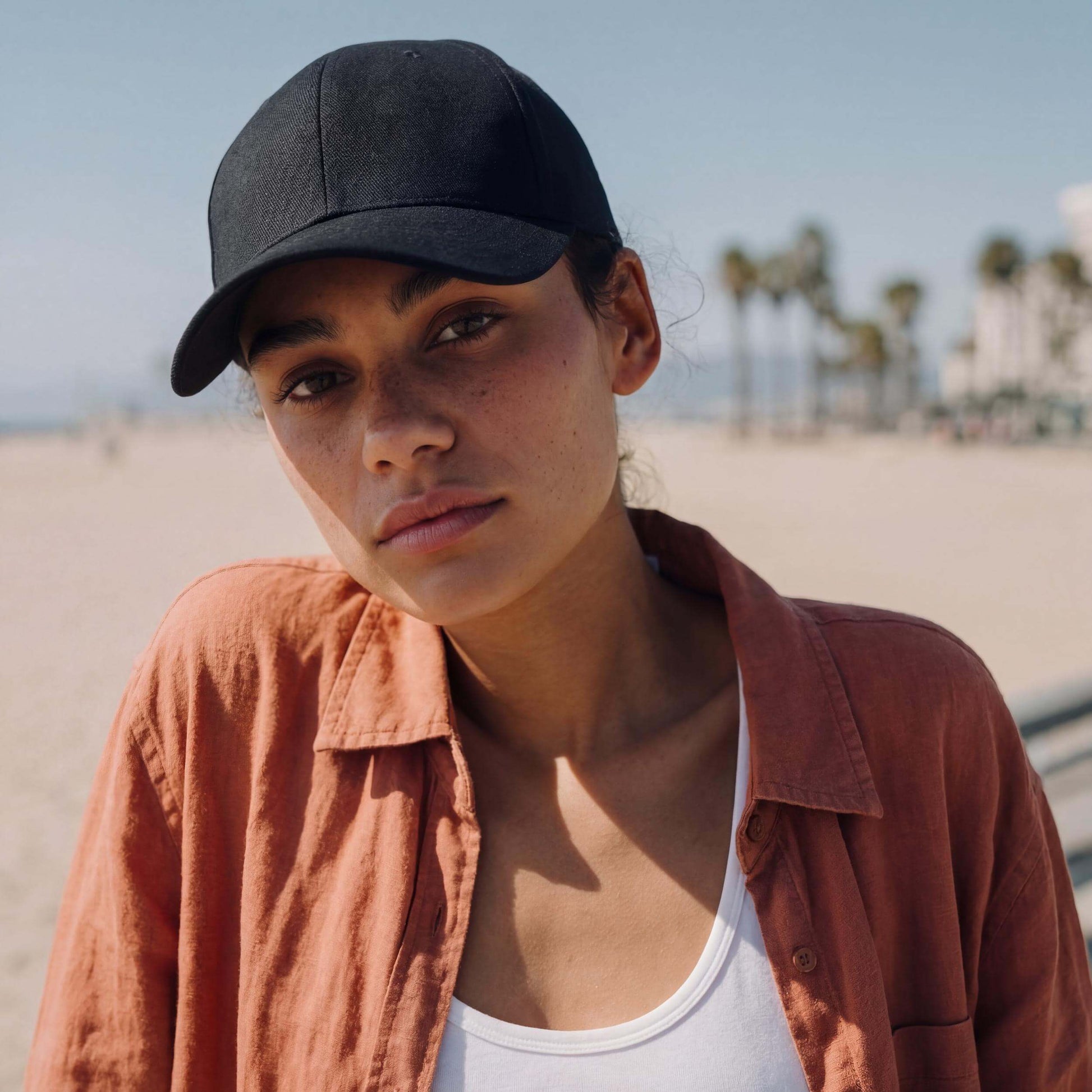 schwarz (female-model Sabrina Sanchez)