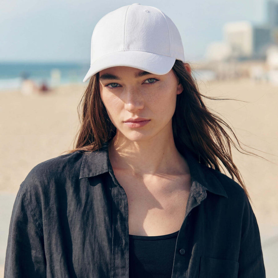 weiß (female-model Annabel Oharra)