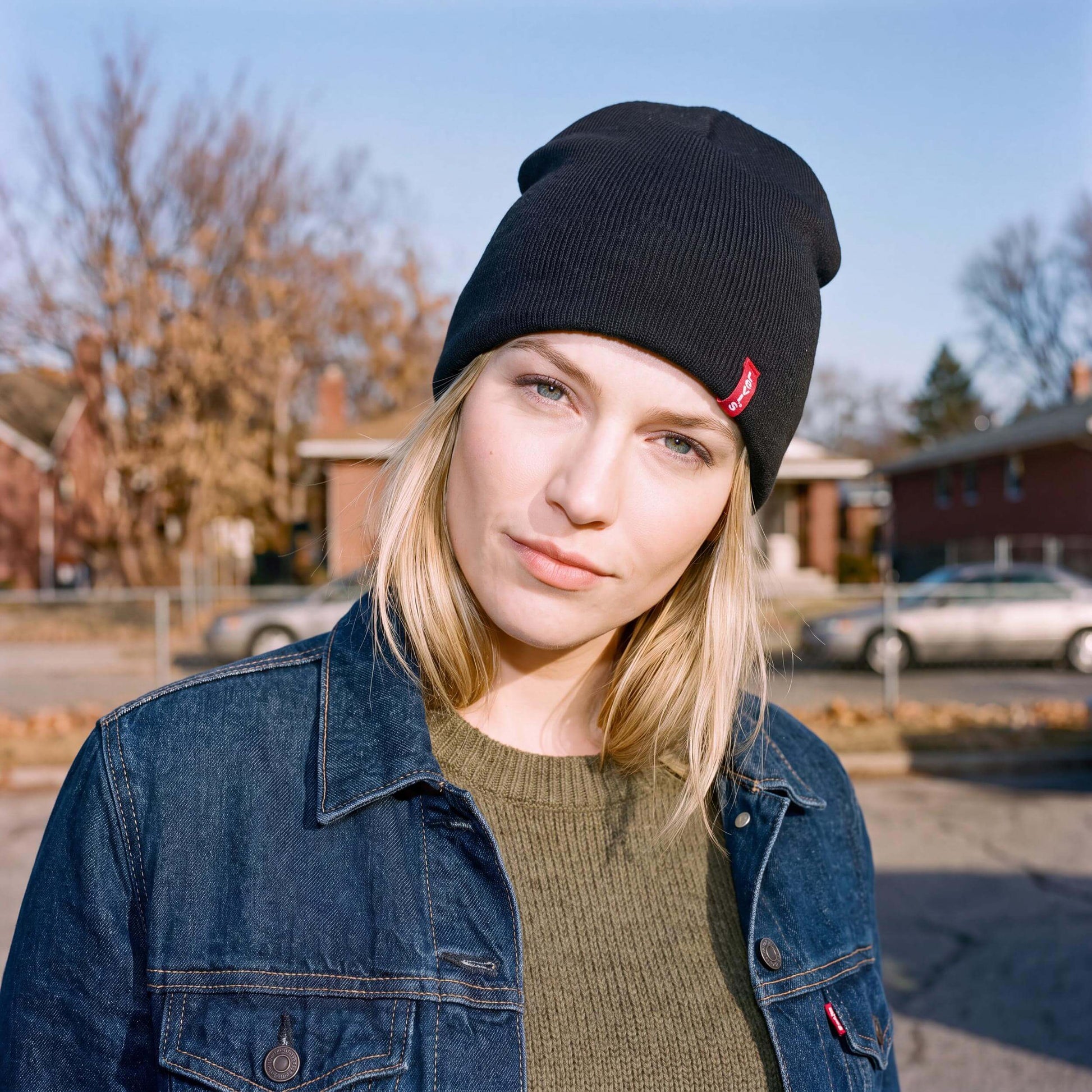 schwarz (female-model)
