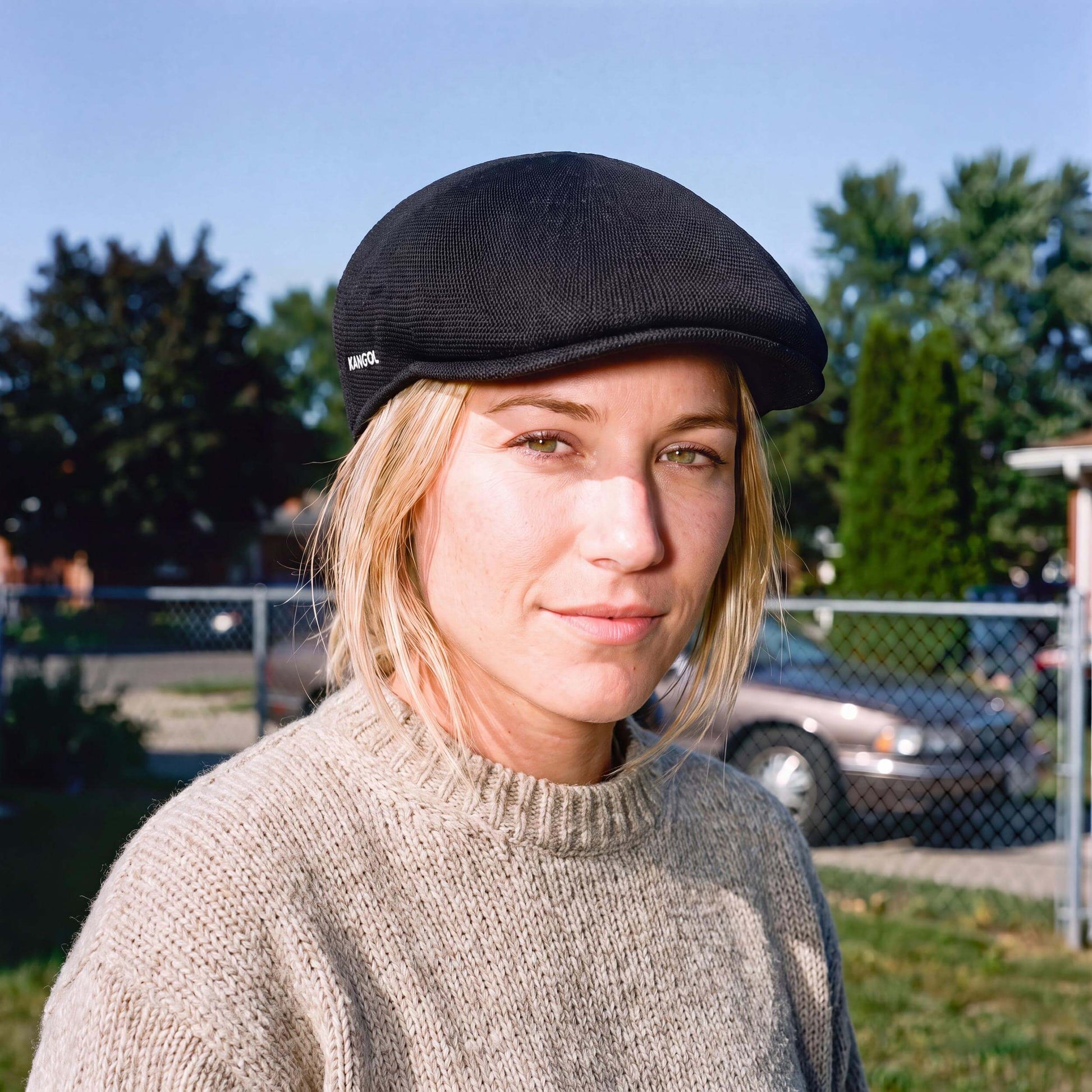 schwarz (female-model)