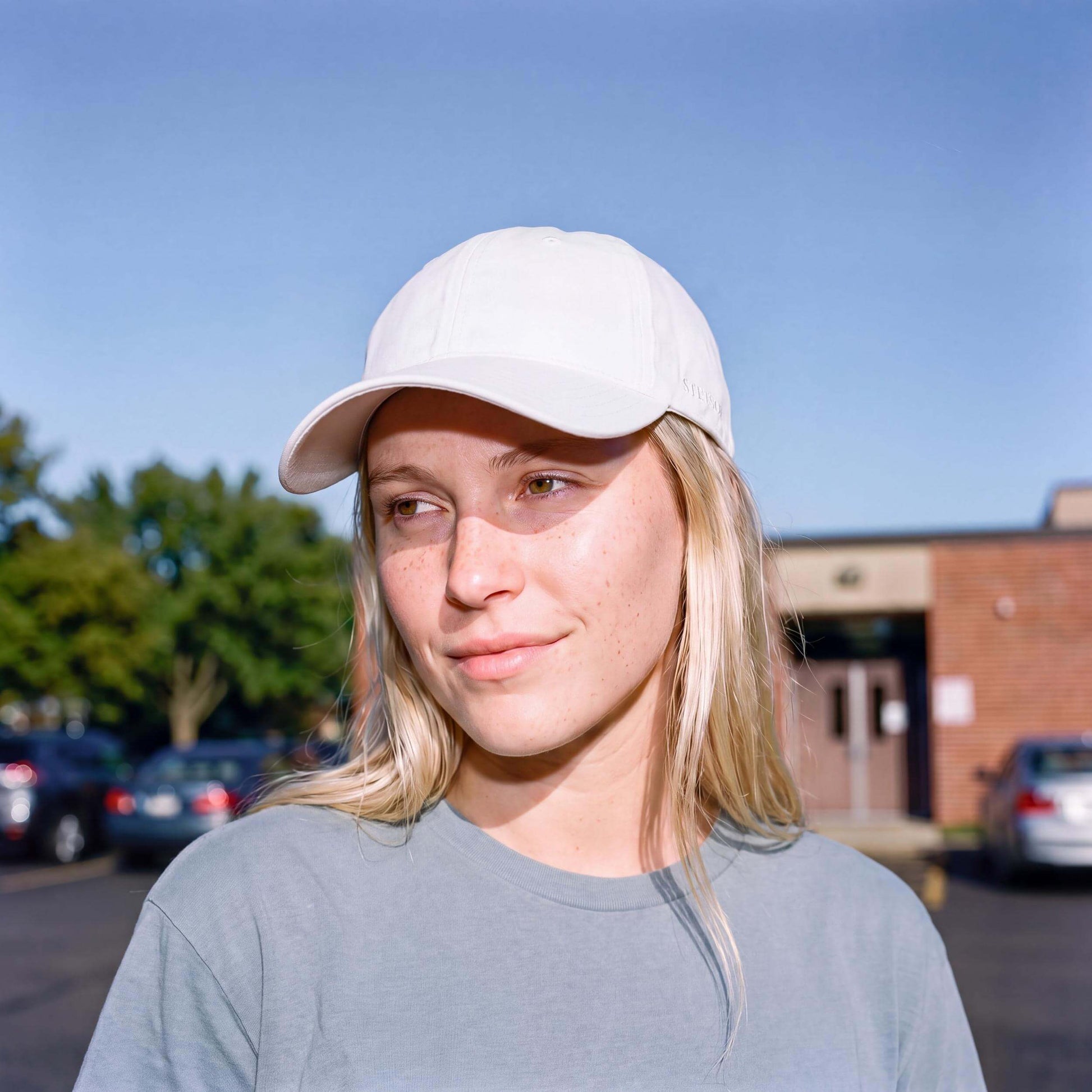 weiß (female-model)
