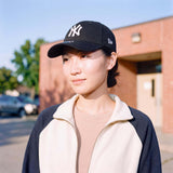 schwarz (female-model)