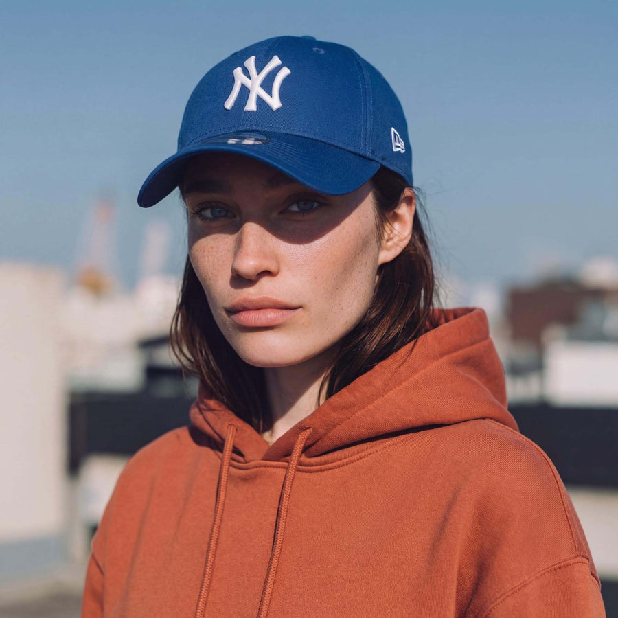 royalblau (female-model Bec Rabanne)
