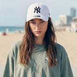 weiß (female-model Alexis Newman)