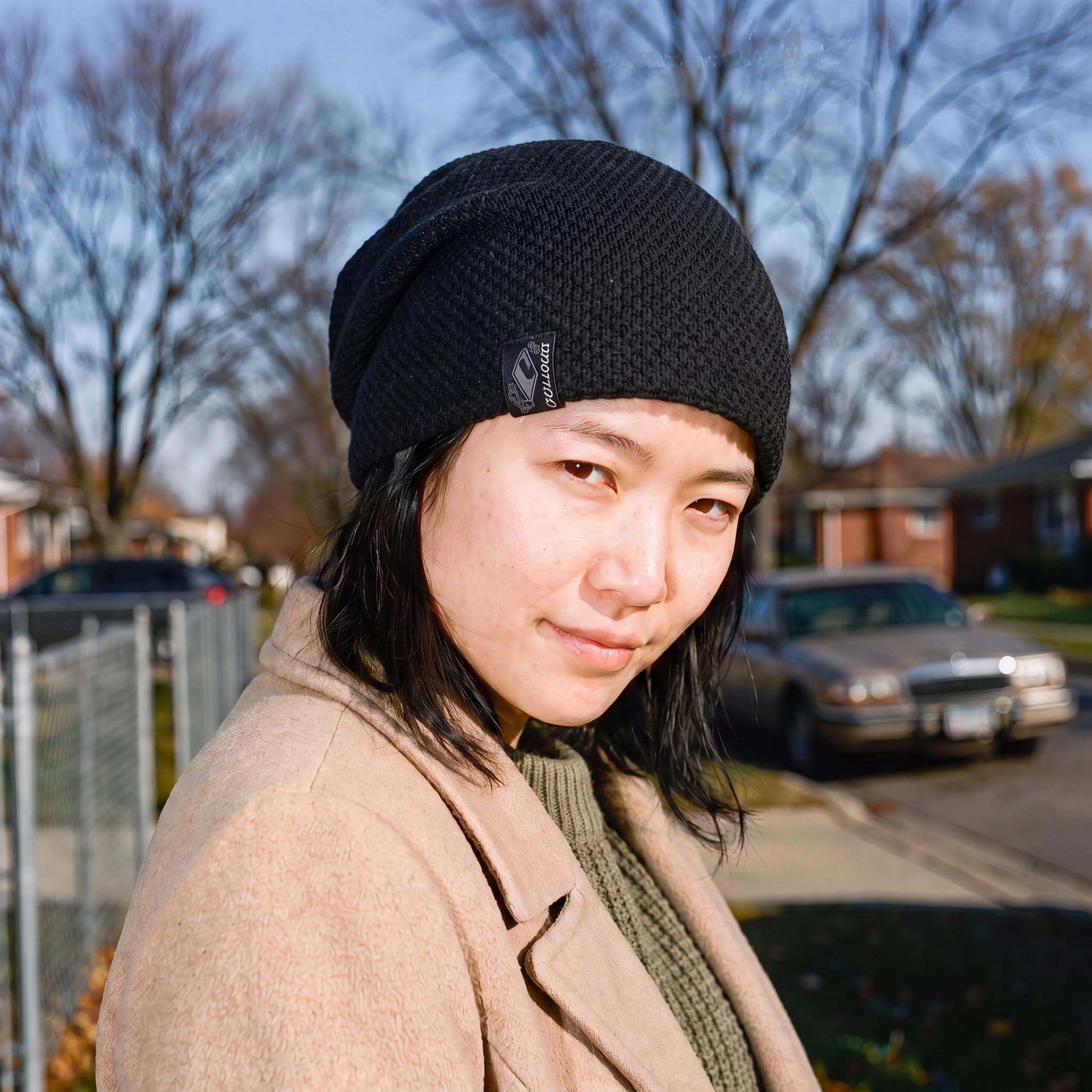 schwarz (female-model)