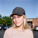 schwarz (female-model)