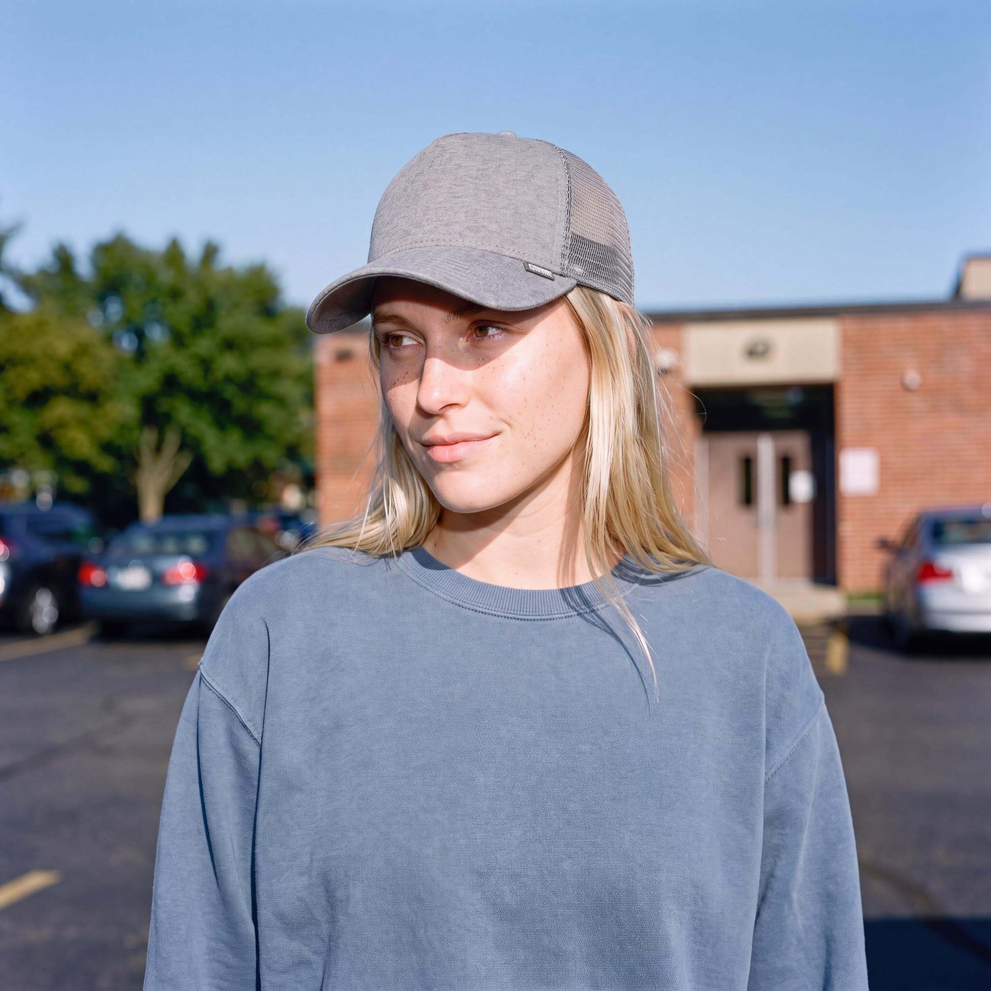 grau (female-model)