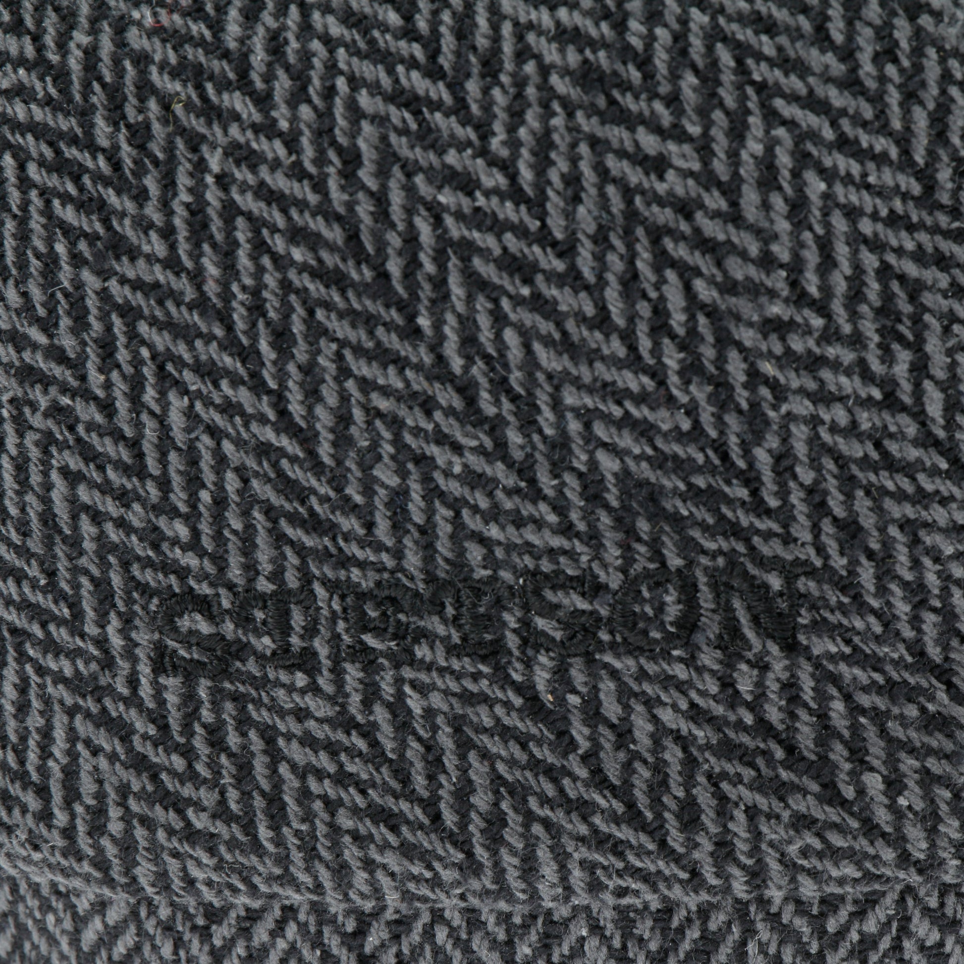 grau-schwarz