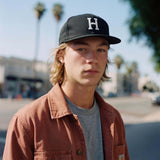 zwart (mannelijk model Justin Mappex)