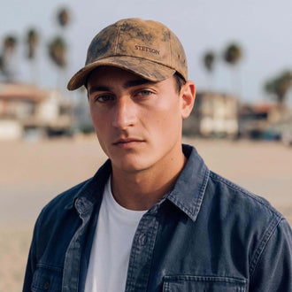bruin (mannelijk model James Lavender)