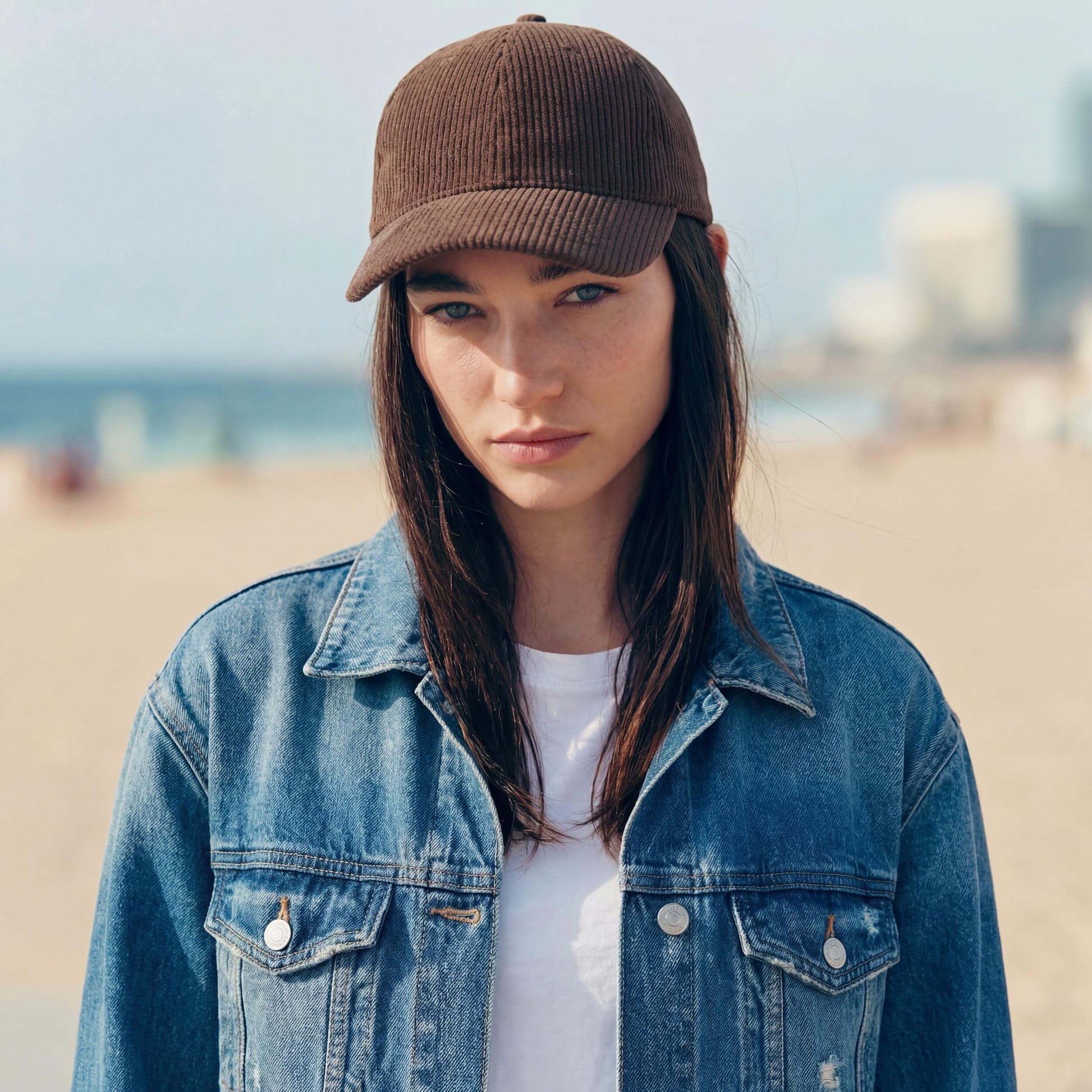 braun (female-model Annabel Oharra)