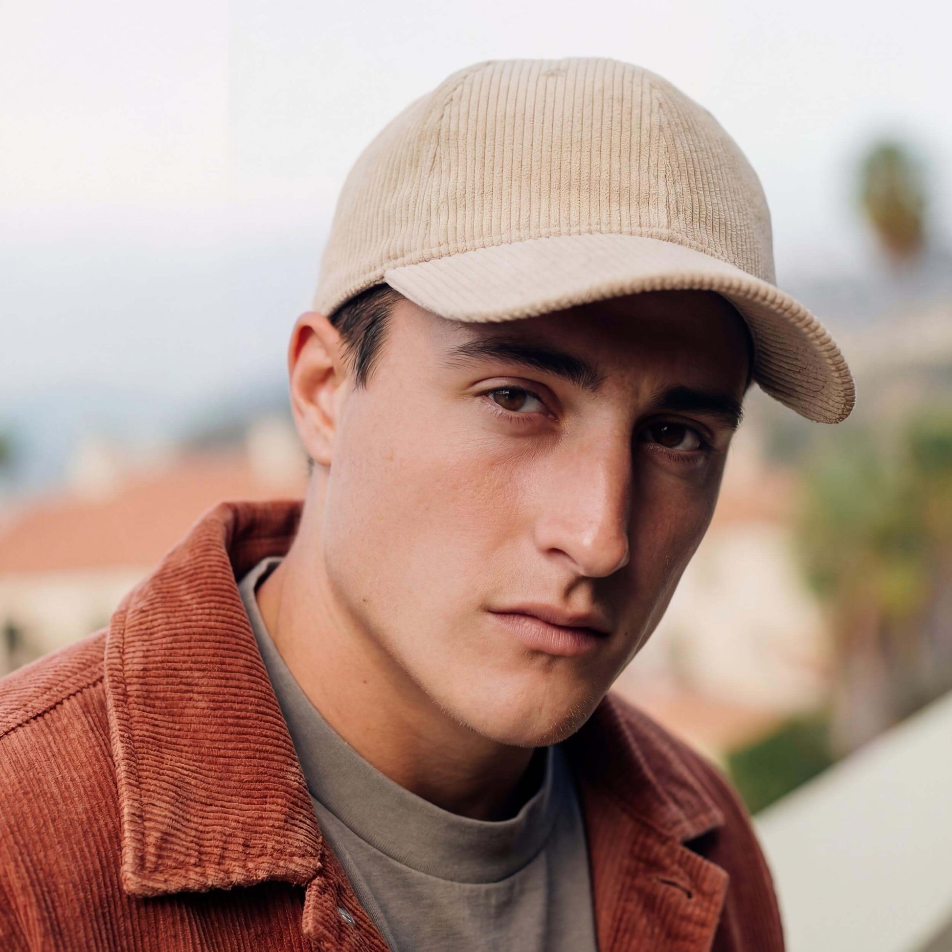 hellbeige (male-model Tony Cenic)