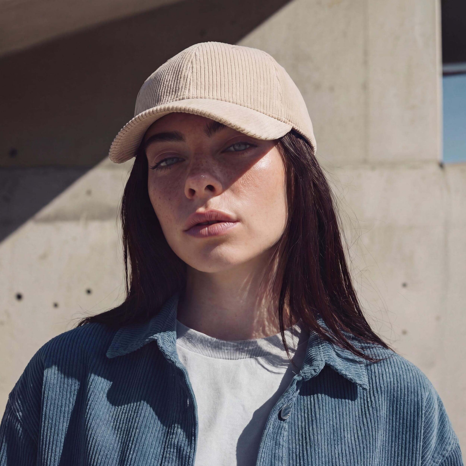 hellbeige (female-model Nicole Capman)