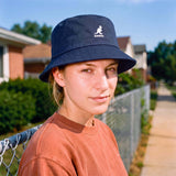 blau (female-model)