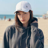 weiß (female-model Monique Iverson)