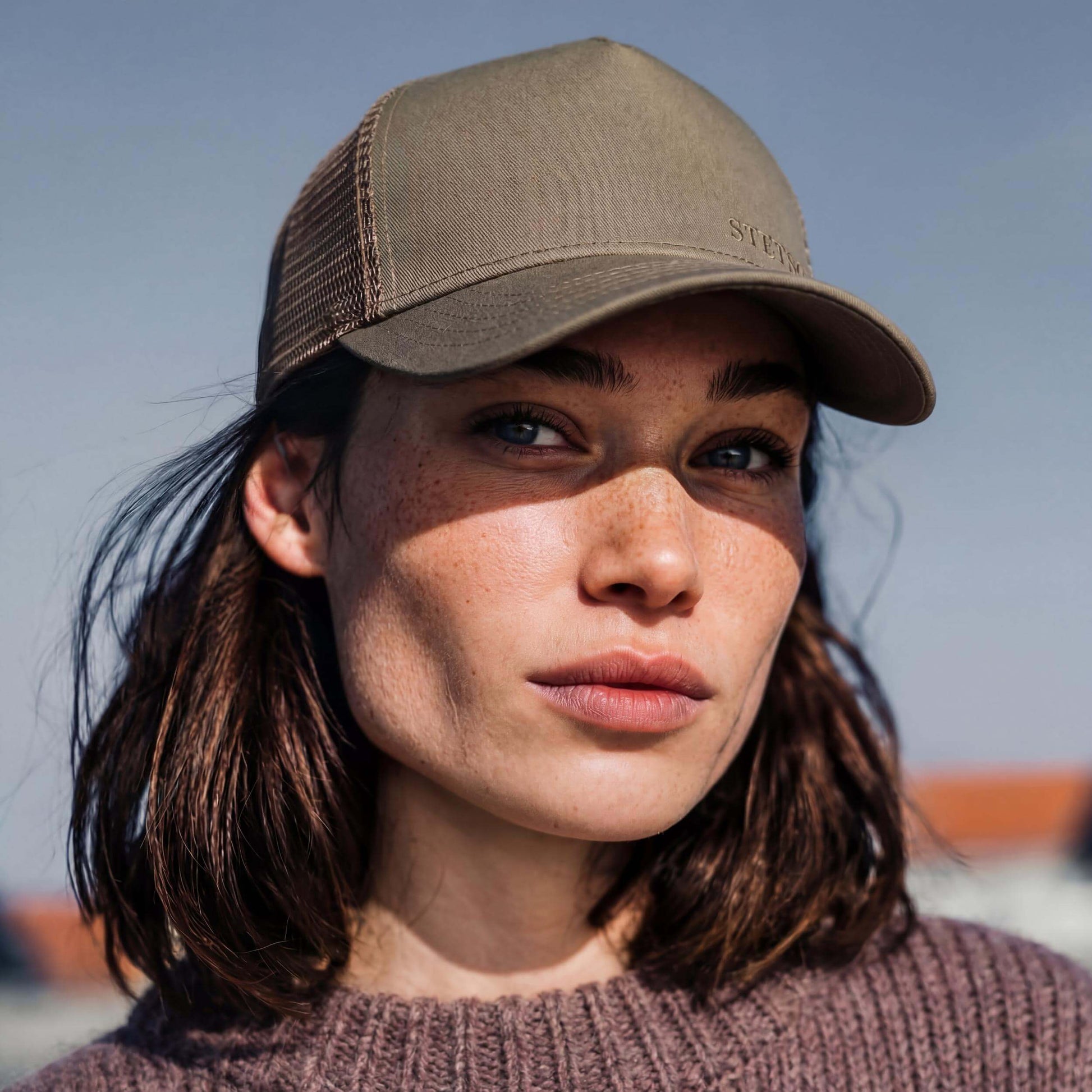 khaki (female-model Sandra Smith)