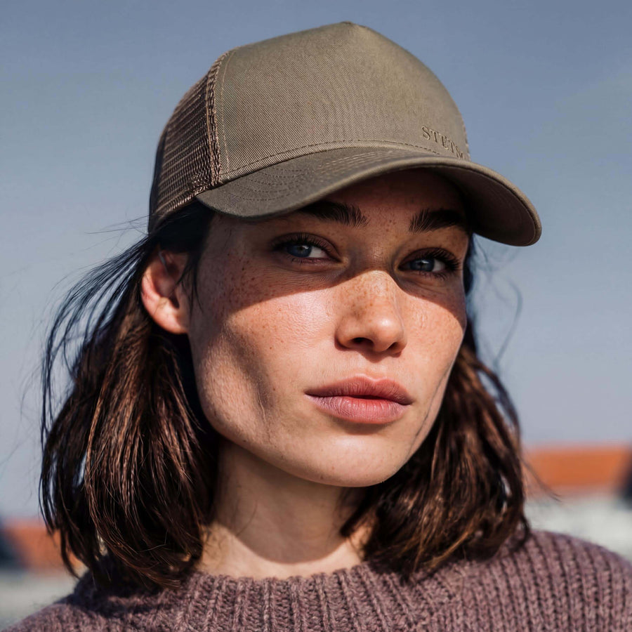 khaki (female-model Sandra Smith)