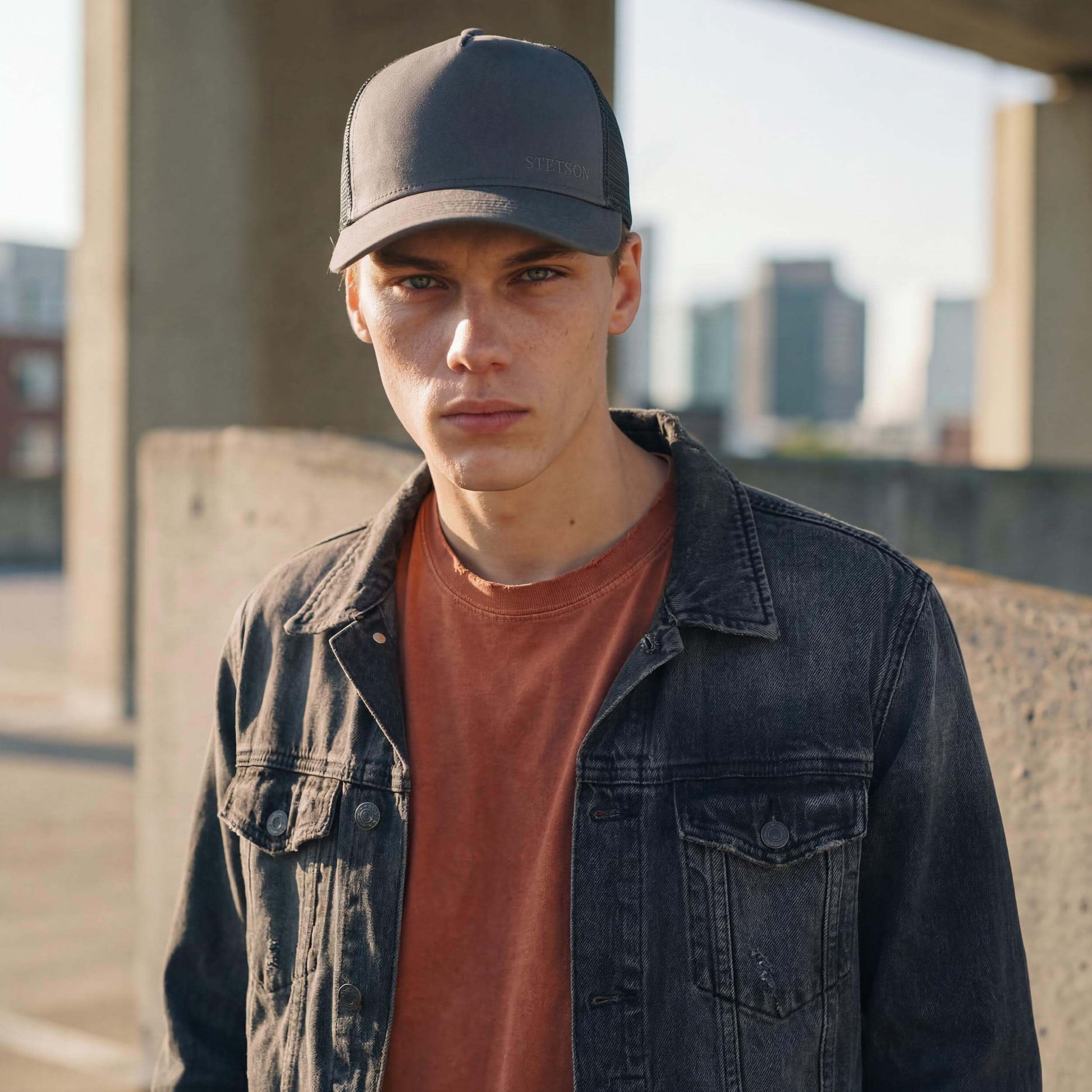 grau (male-model Pete Delorette)