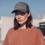 grau (female-model Zara Slater)