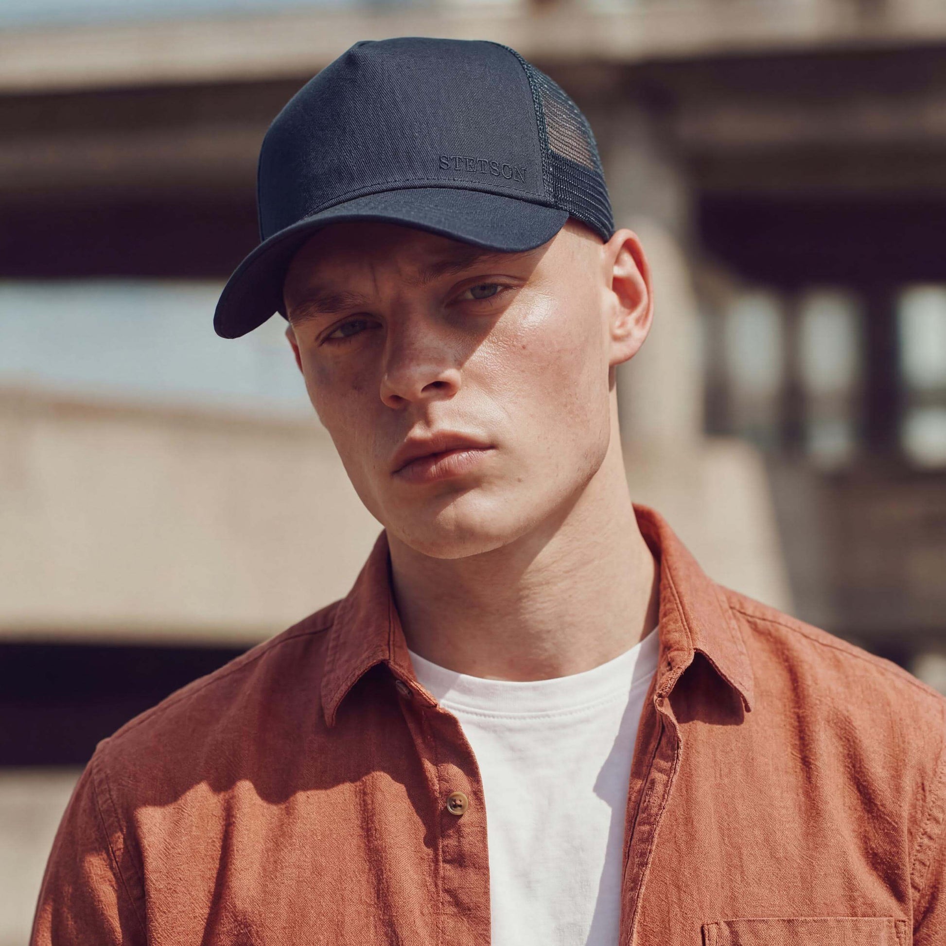 dunkelblau (male-model Mike Anderson)