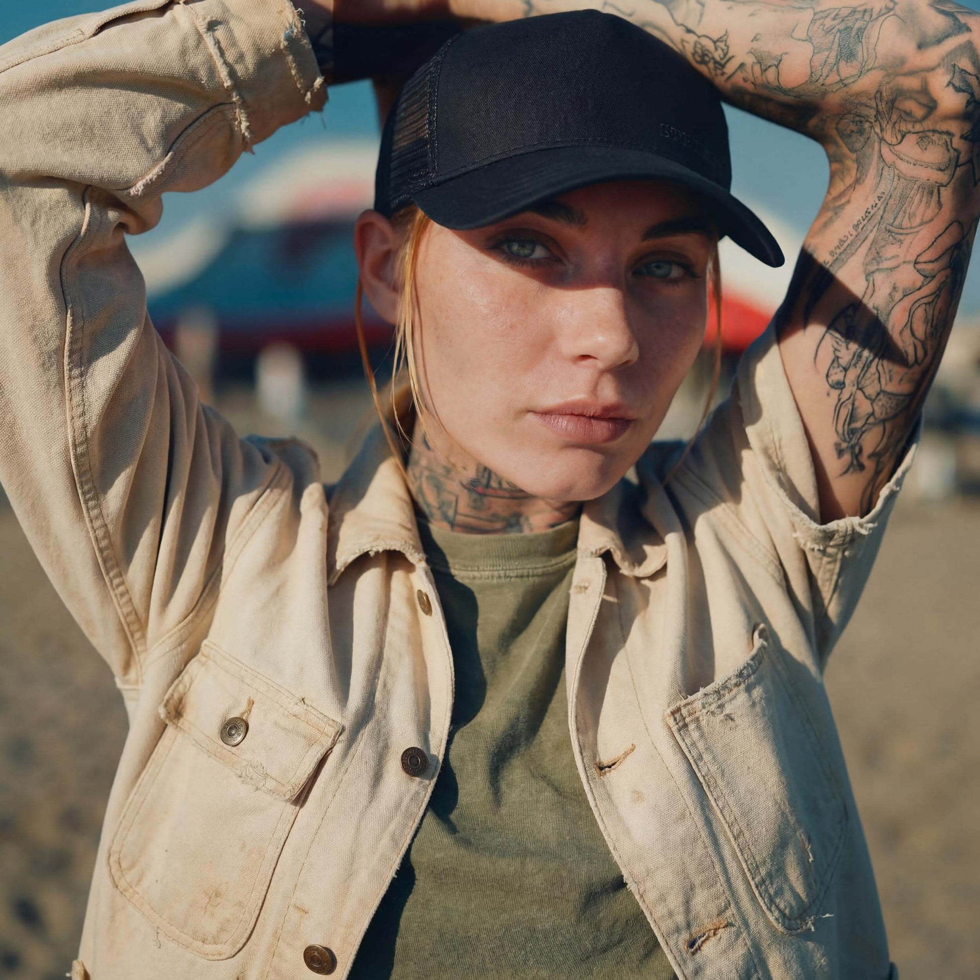 schwarz (female-model Hazel Bourne)