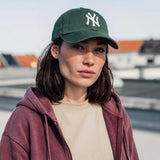 dunkelgrün (female-model Hazel Bourne)