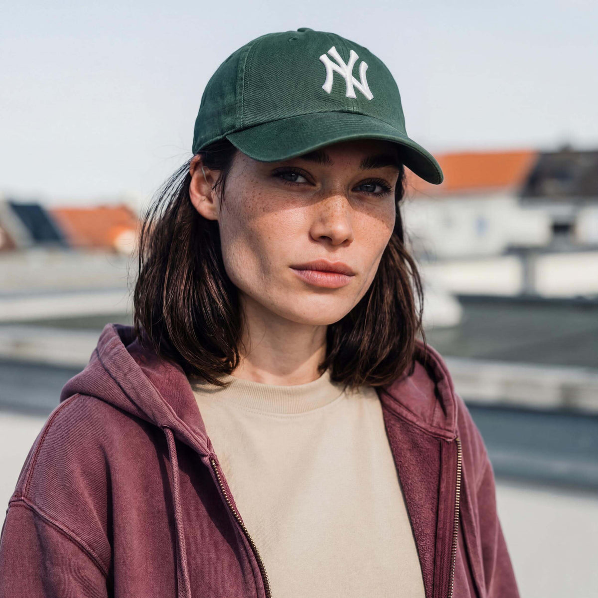 dunkelgrün (female-model Hazel Bourne)