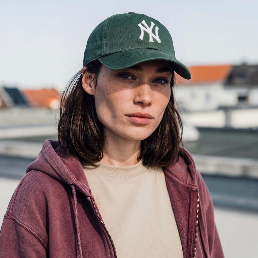 dunkelgrün (female-model Hazel Bourne)
