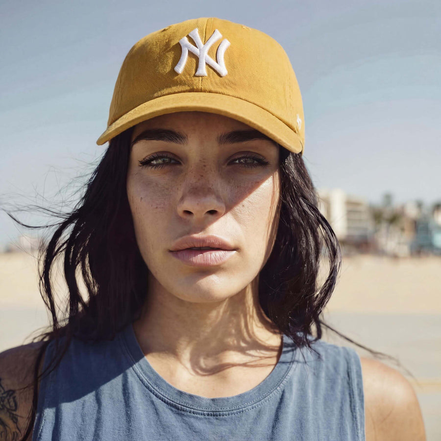 gelb (female-model Annabel Oharra)