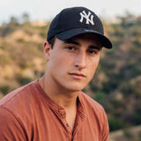 blau (male-model Pete Delorette)