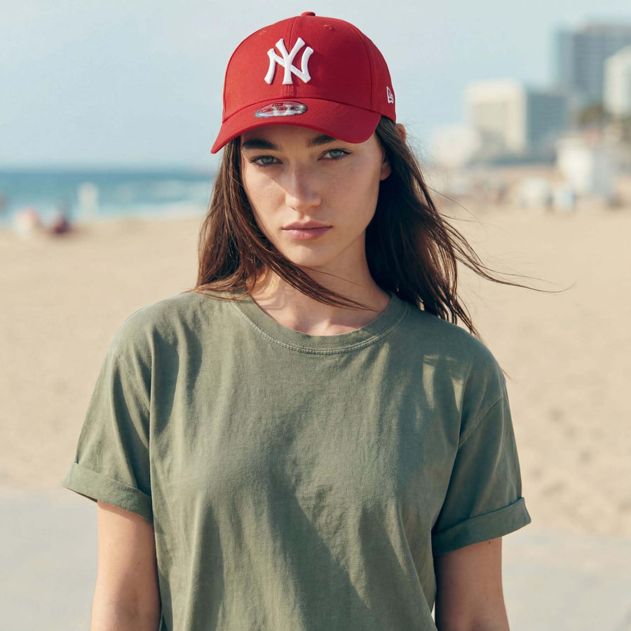 rot (female-model Alexis Newman)