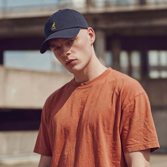 blauw (mannelijk model Luke Fermer)