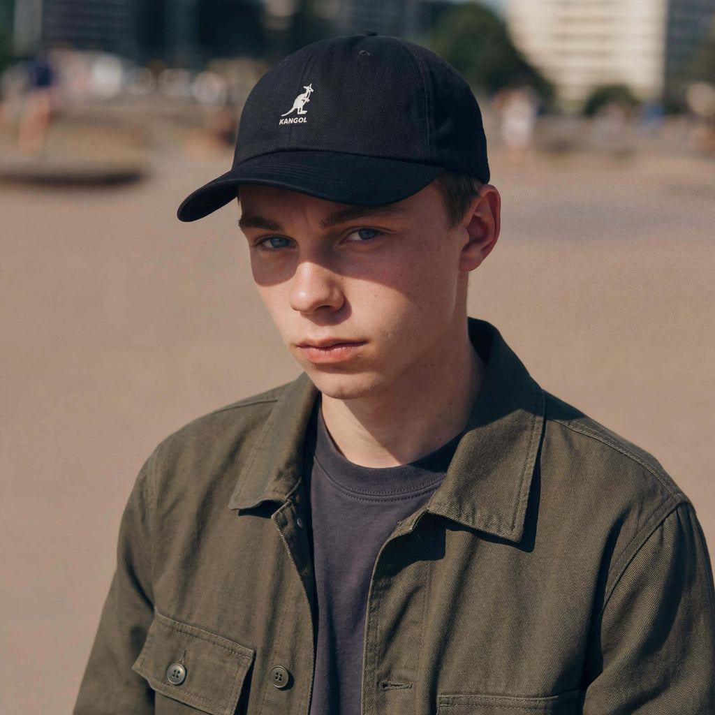 schwarz (male-model Oswald Bloom)