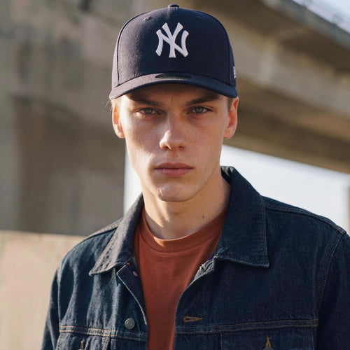 dunkelblau (male-model Luke Fermer)