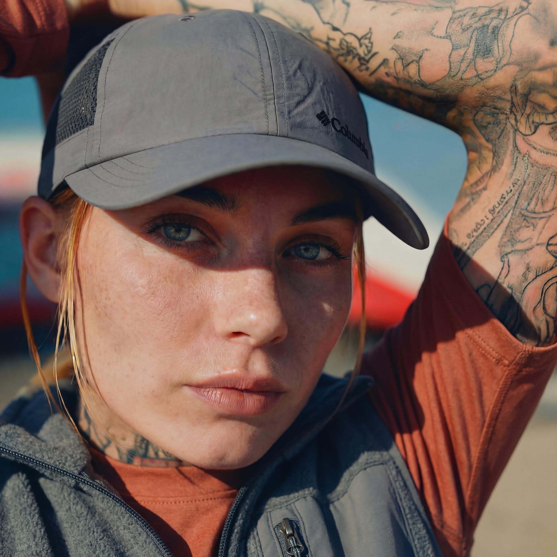 grau (female-model Natalie Polino)