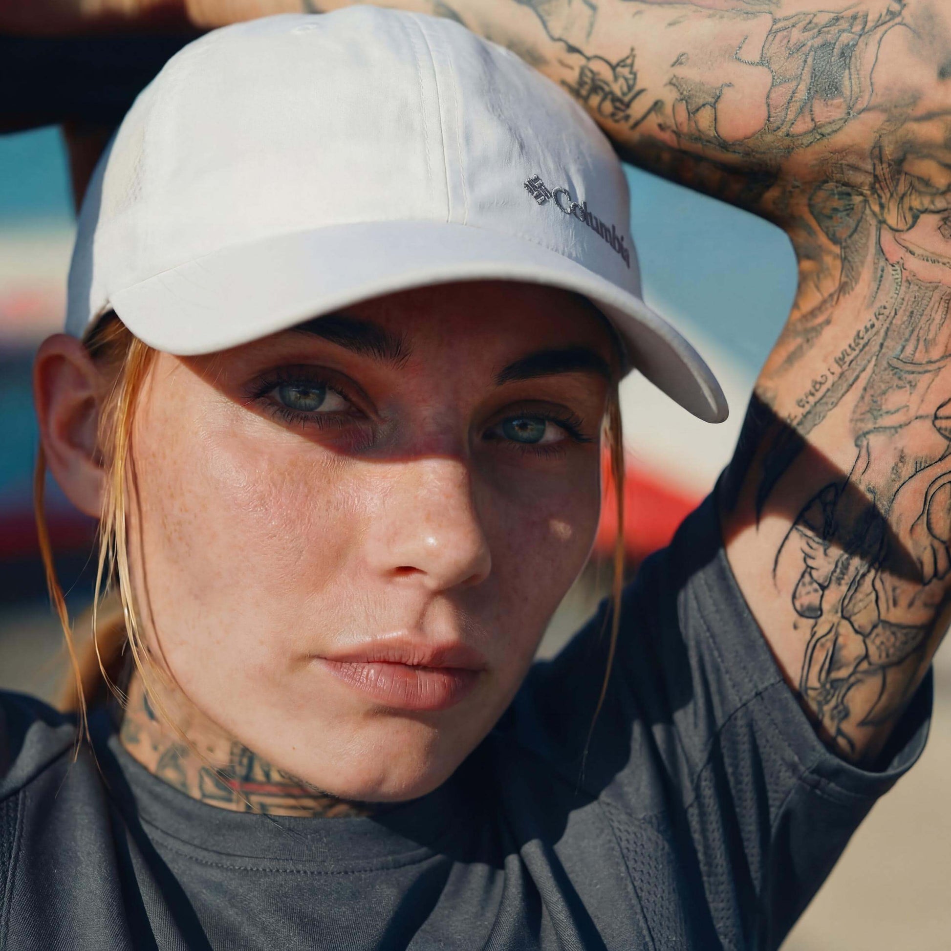 weiß (female-model Zara Slater)