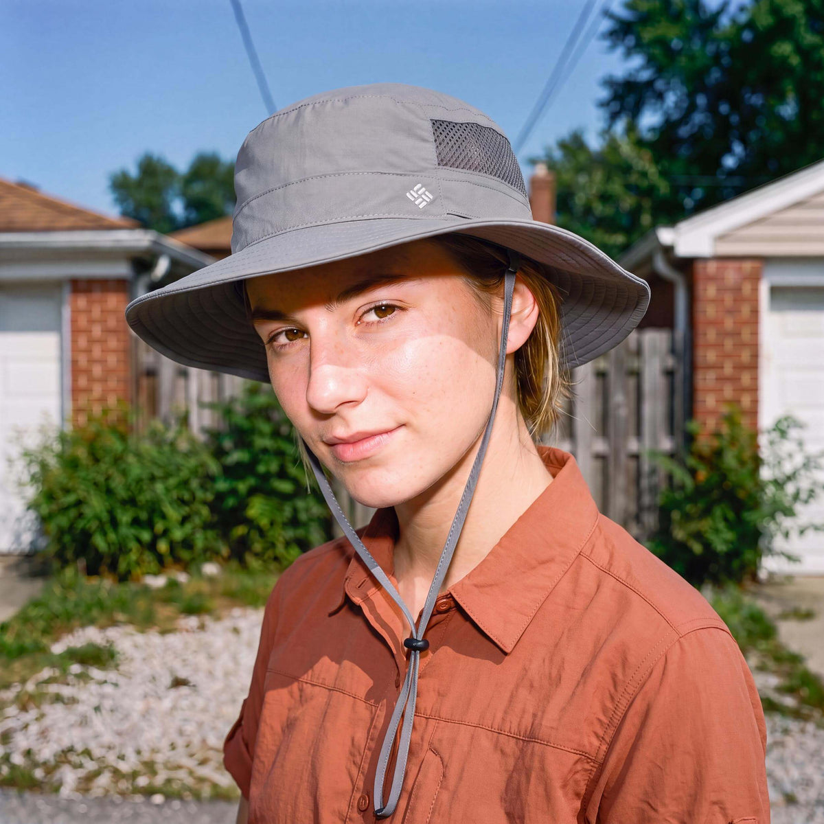 grau (female-model)