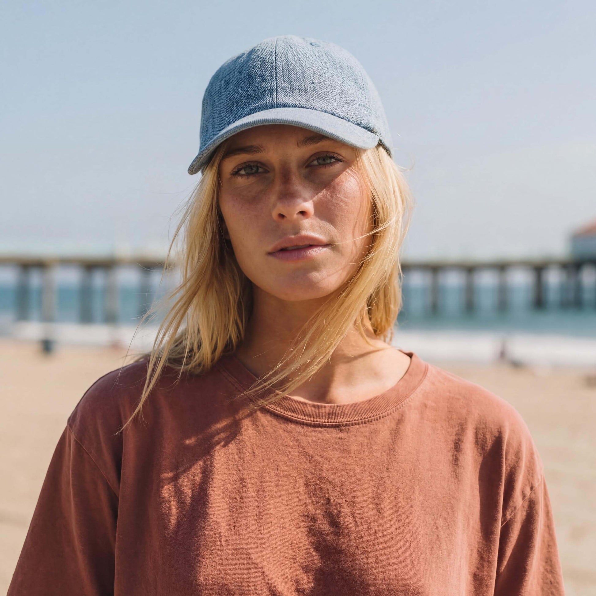 blau (female-model Sabrina Sanchez)