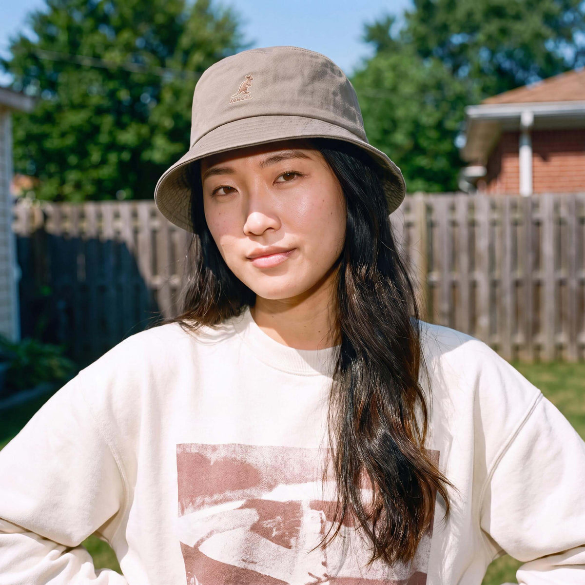 khaki (female-model)