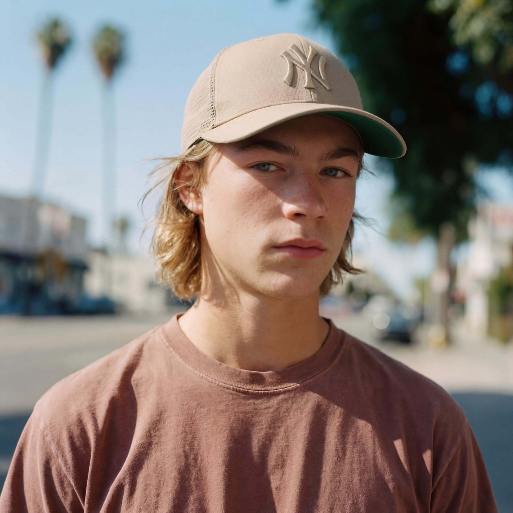 khaki (mannelijk model Carl Sanchez)