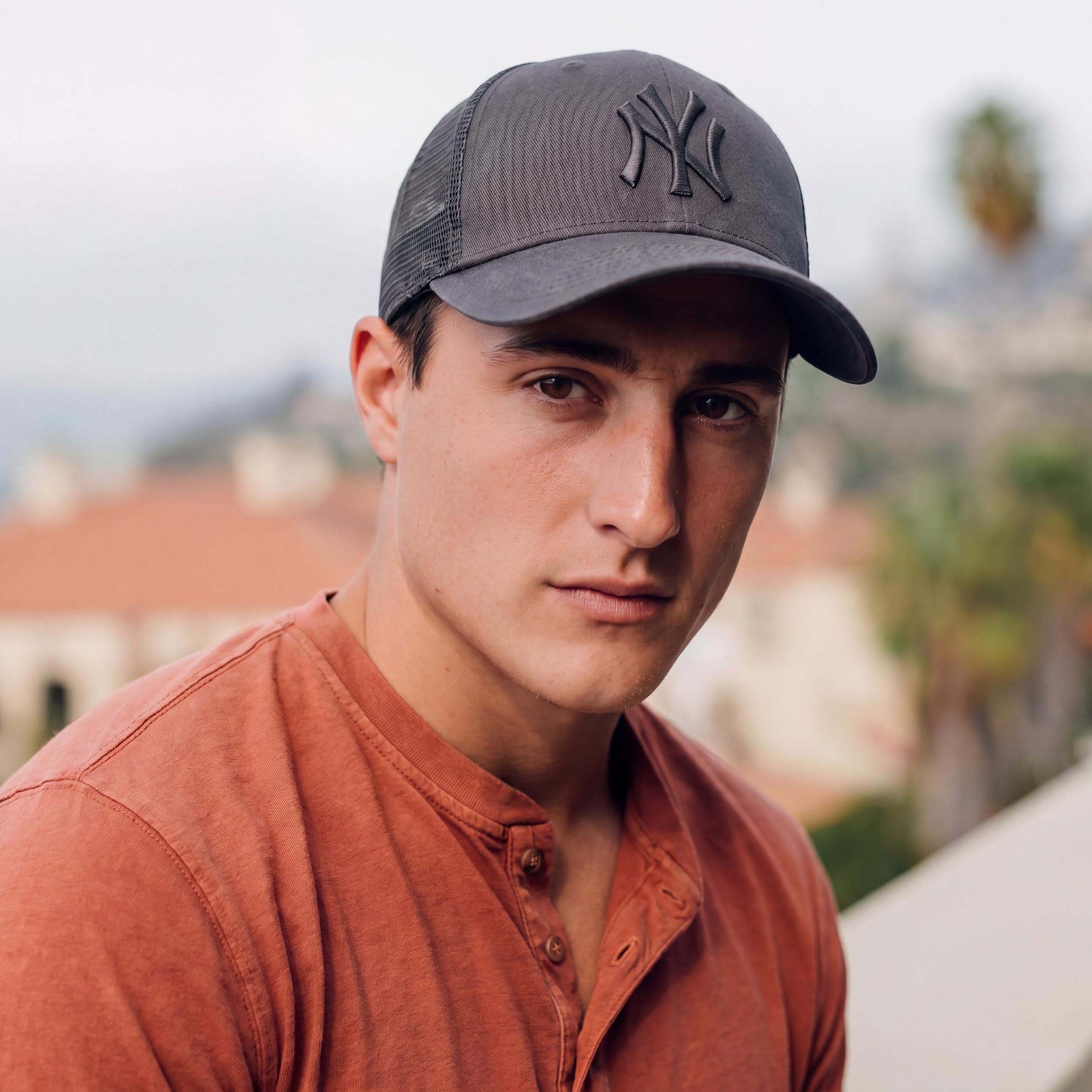 anthrazit (male-model Pete Delorette)