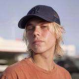 dunkelblau (male-model Oswald Bloom)