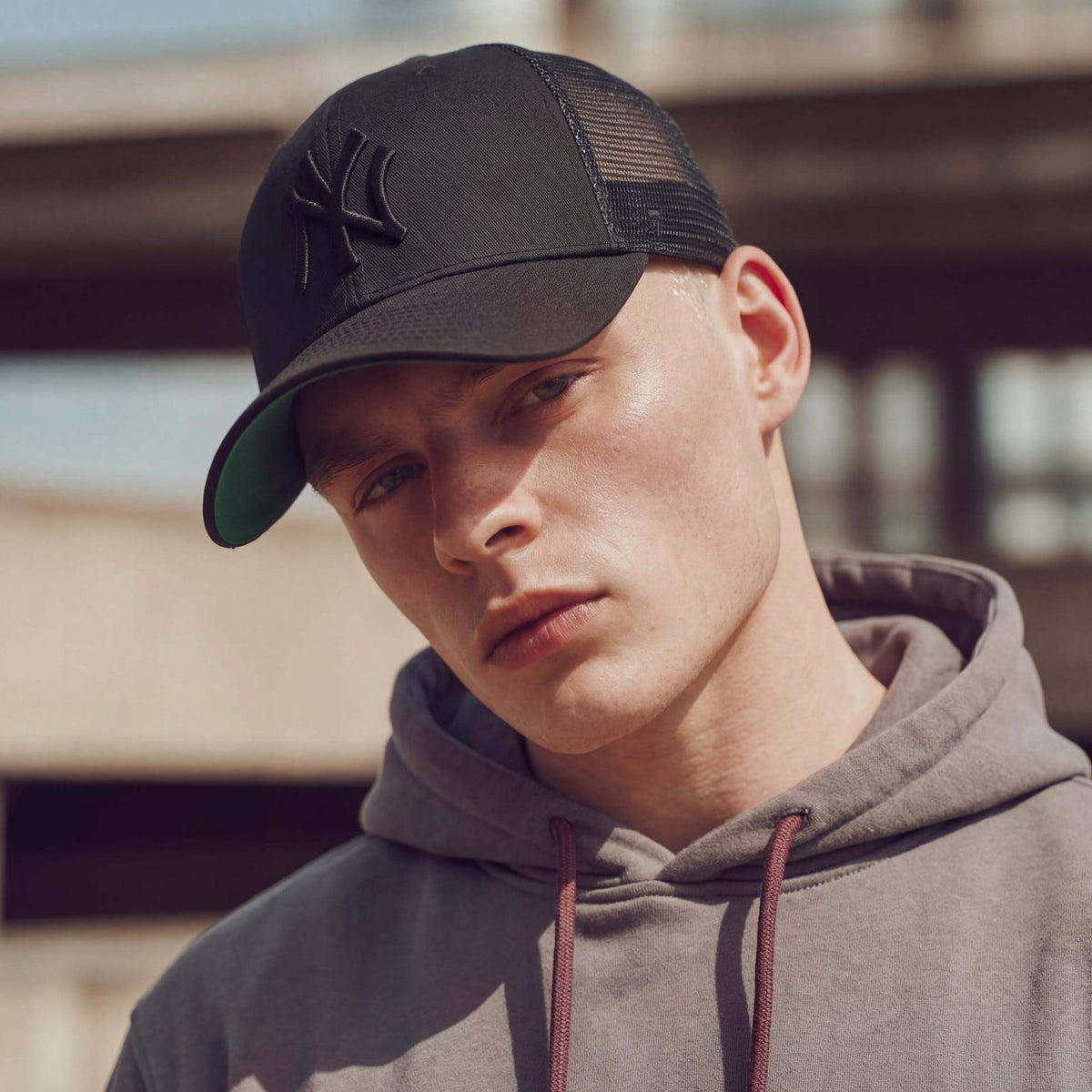 schwarz (male-model James Lavender)