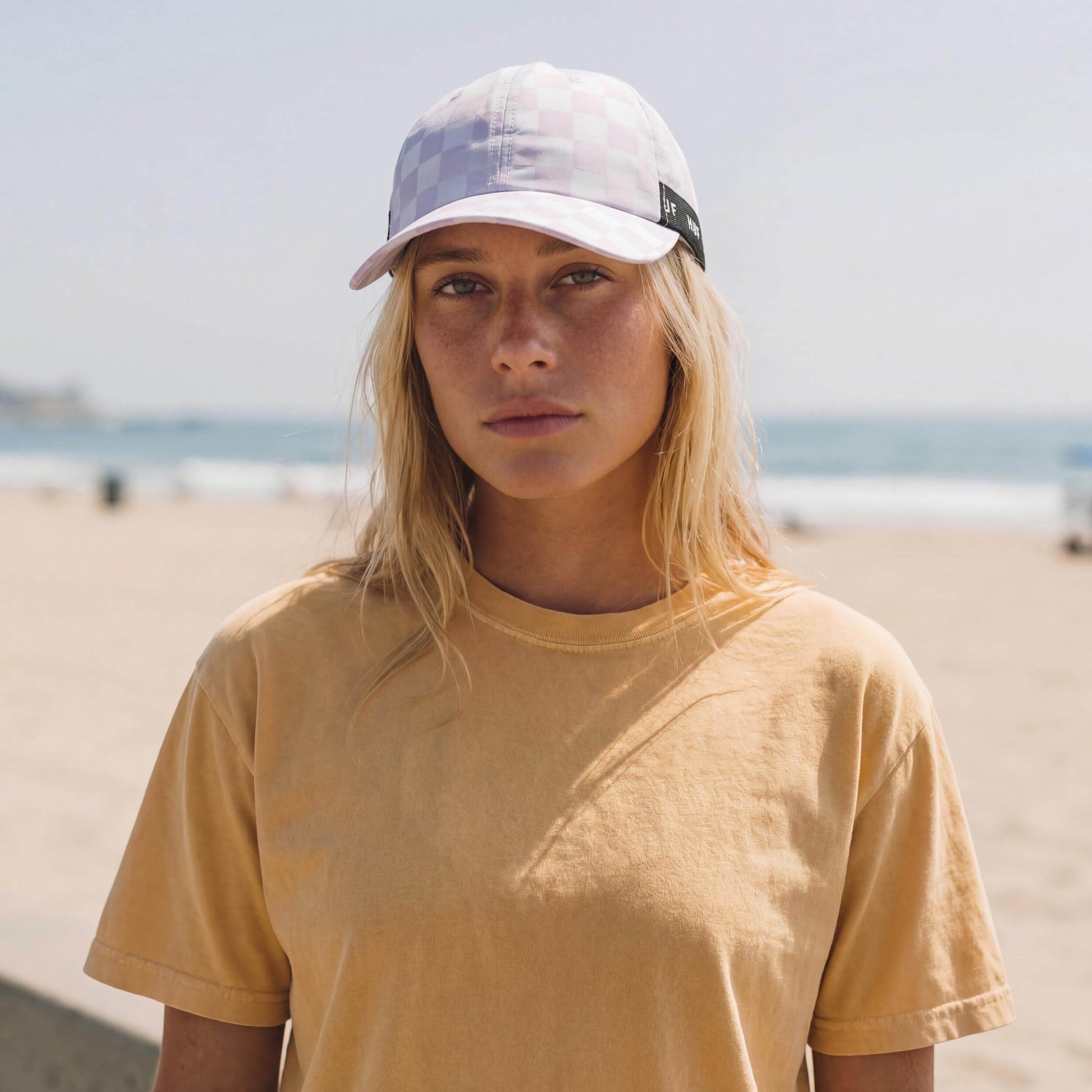 weiß (female-model Natalie Polino)