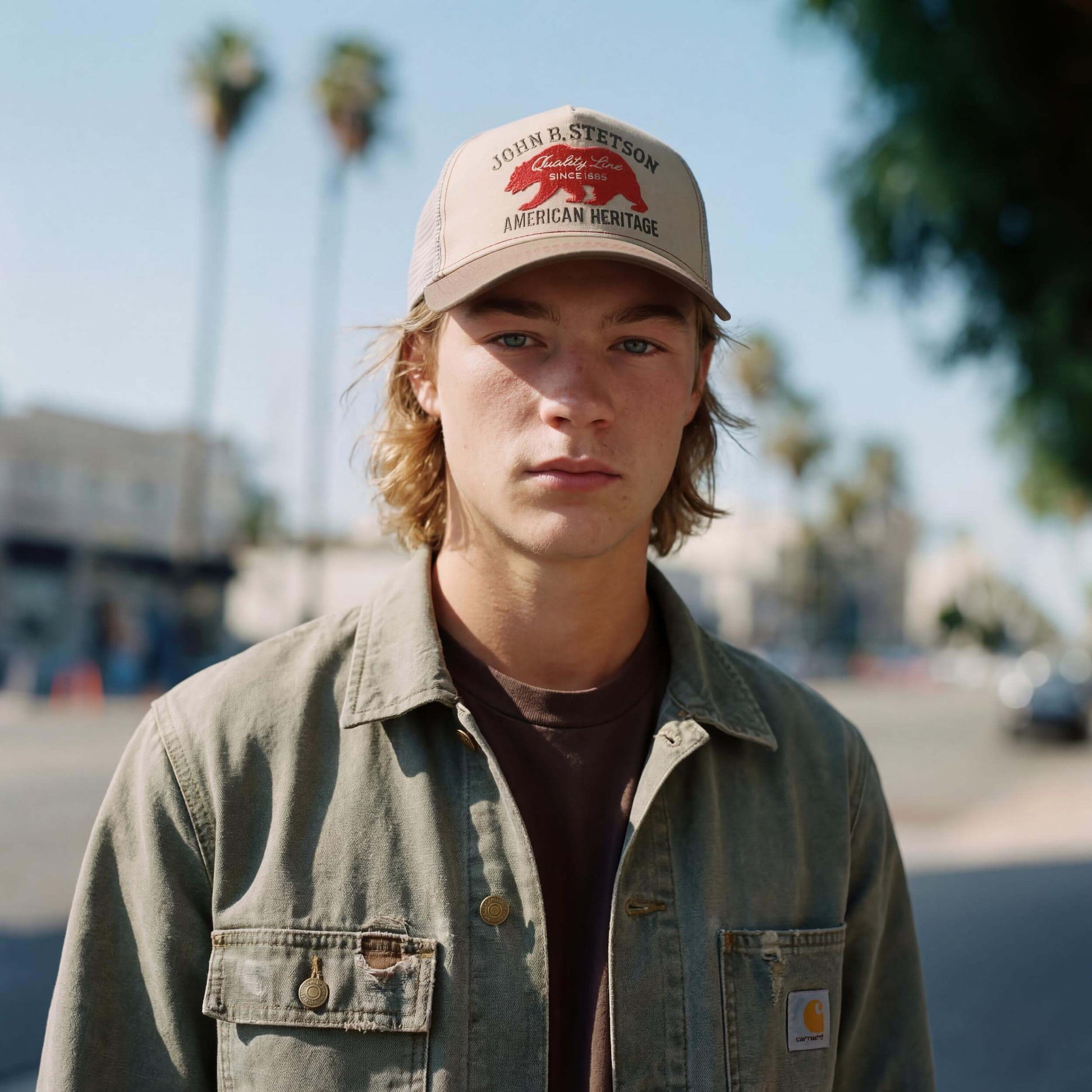 beige (male-model Oswald Bloom)